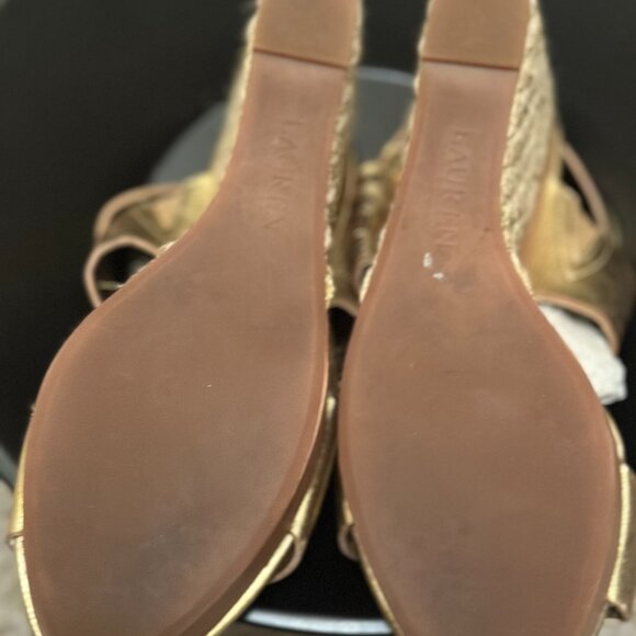 Gold Geometric Cut-Out Wedge Sandals – Size 8.5 - Picture 4 of 11